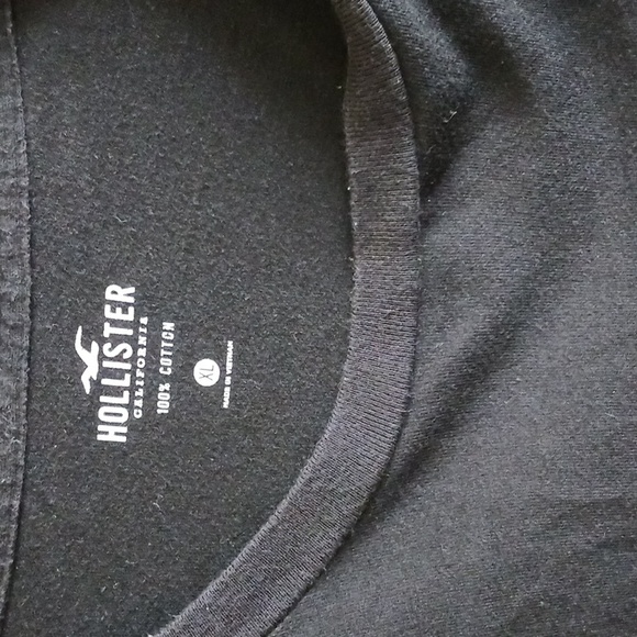 Hollister long sleeve t shirt.  Black with light pink. good used condition - Picture 3 of 7